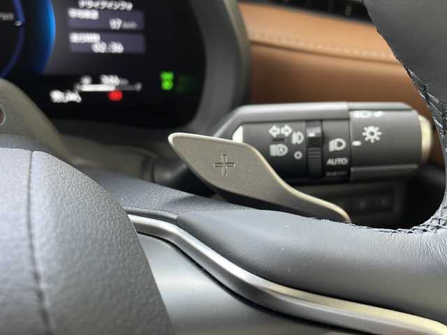 レクサス ＬＢＸ リラックス 福島県 2025(令7)年 0.1万km ソニッククォーツ 登録時走行距離：801km/ワンオーナー/革シート/純正前後ドラレコ/パワーバックドア/メーカーナビ/（AM/FM/BT/フルセグTV/USB/MiraCast）/パドルシフト/ビルトインETC2.0/運転席パワーシート/パドルシフト/Rクルコン/パノラミックビューモニター/BSM/シートヒーター/（D/P)/ステアリングヒーター/ステアリングスイッチ/デュアルエアコン/デュアル＋サイド　エアバック/ISOFIX/バニティミラー（ランプ付き）/おくだけ充電/USB充電単子タイプＣ　5つ/プッシュスタート/スマートキー/オートライト/オートハイビーム/プリクラッシュ/ABS/横滑り防止装置/保証書/取扱説明書