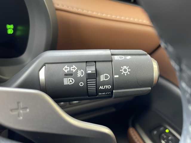 レクサス ＬＢＸ リラックス 福島県 2025(令7)年 0.1万km ソニッククォーツ 登録時走行距離：801km/ワンオーナー/革シート/純正前後ドラレコ/パワーバックドア/メーカーナビ/（AM/FM/BT/フルセグTV/USB/MiraCast）/パドルシフト/ビルトインETC2.0/運転席パワーシート/パドルシフト/Rクルコン/パノラミックビューモニター/BSM/シートヒーター/（D/P)/ステアリングヒーター/ステアリングスイッチ/デュアルエアコン/デュアル＋サイド　エアバック/ISOFIX/バニティミラー（ランプ付き）/おくだけ充電/USB充電単子タイプＣ　5つ/プッシュスタート/スマートキー/オートライト/オートハイビーム/プリクラッシュ/ABS/横滑り防止装置/保証書/取扱説明書
