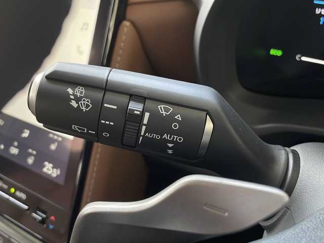 レクサス ＬＢＸ リラックス 福島県 2025(令7)年 0.1万km ソニッククォーツ 登録時走行距離：801km/ワンオーナー/革シート/純正前後ドラレコ/パワーバックドア/メーカーナビ/（AM/FM/BT/フルセグTV/USB/MiraCast）/パドルシフト/ビルトインETC2.0/運転席パワーシート/パドルシフト/Rクルコン/パノラミックビューモニター/BSM/シートヒーター/（D/P)/ステアリングヒーター/ステアリングスイッチ/デュアルエアコン/デュアル＋サイド　エアバック/ISOFIX/バニティミラー（ランプ付き）/おくだけ充電/USB充電単子タイプＣ　5つ/プッシュスタート/スマートキー/オートライト/オートハイビーム/プリクラッシュ/ABS/横滑り防止装置/保証書/取扱説明書