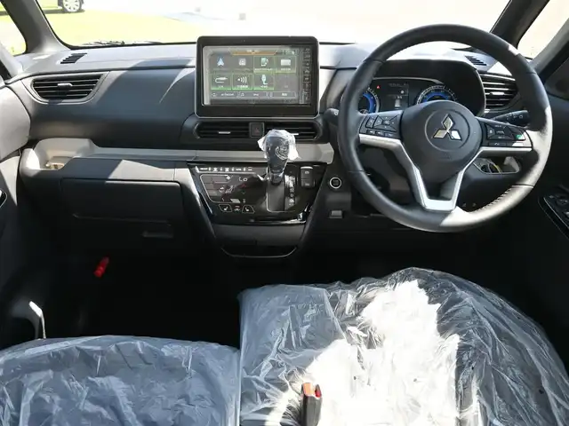 三菱 デリカミニ T プレミアム 千葉県 2025(令7)年 0.1千km ＬグリーンⅡ T　PREMIUM　4WD　9型ディスプレイオーディオ（121/330）　サイドデカール（33440）/e-Assist/・衝突被害軽減ブレーキシステム（FCM）/・車線逸脱警報システム（LDW）/・誤発進抑制機能（前進＆後退時）（UMS）/・レーダークルーズコントロールシステム（ACC）/・オートマチックハイビーム[AHB]/マイパイロット/デジタルインナーミラー/両側パワースライドドア/9インチディスプレイオーディオ/【Bluetooth接続】/【Apple CarPlay　Android Auto対応】/マルチアラウンドモニター/ハーフレザーシート/前席シートヒーター/革巻きステアリング/ステアリングスイッチ/パドルシフト/LEDヘッドライト/フォグライト/ウインカーミラー/コーナーセンサー/純正15インチアルミホイル/サイド/カーテンエアバッグ/キーレスオペレーションシステム