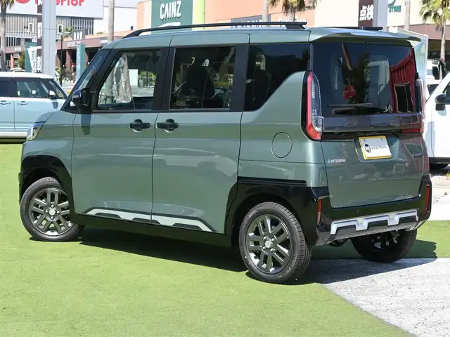 三菱 デリカミニ T プレミアム 千葉県 2025(令7)年 0.1千km ＬグリーンⅡ T　PREMIUM　4WD　9型ディスプレイオーディオ（121/330）　サイドデカール（33440）/e-Assist/・衝突被害軽減ブレーキシステム（FCM）/・車線逸脱警報システム（LDW）/・誤発進抑制機能（前進＆後退時）（UMS）/・レーダークルーズコントロールシステム（ACC）/・オートマチックハイビーム[AHB]/マイパイロット/デジタルインナーミラー/両側パワースライドドア/9インチディスプレイオーディオ/【Bluetooth接続】/【Apple CarPlay　Android Auto対応】/マルチアラウンドモニター/ハーフレザーシート/前席シートヒーター/革巻きステアリング/ステアリングスイッチ/パドルシフト/LEDヘッドライト/フォグライト/ウインカーミラー/コーナーセンサー/純正15インチアルミホイル/サイド/カーテンエアバッグ/キーレスオペレーションシステム