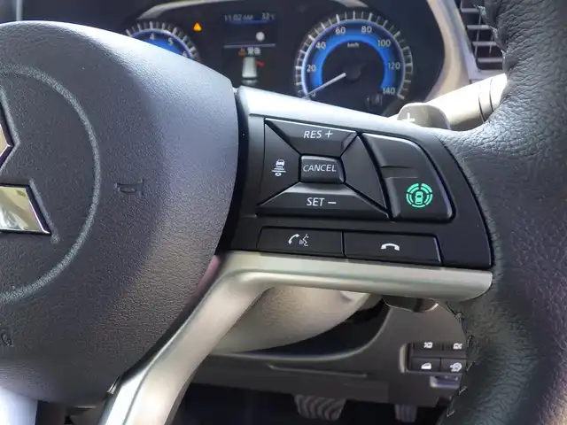 三菱 デリカミニ T プレミアム 千葉県 2025(令7)年 0.1千km ＬグリーンⅡ T　PREMIUM　4WD　9型ディスプレイオーディオ（121/330）　サイドデカール（33440）/e-Assist/・衝突被害軽減ブレーキシステム（FCM）/・車線逸脱警報システム（LDW）/・誤発進抑制機能（前進＆後退時）（UMS）/・レーダークルーズコントロールシステム（ACC）/・オートマチックハイビーム[AHB]/マイパイロット/デジタルインナーミラー/両側パワースライドドア/9インチディスプレイオーディオ/【Bluetooth接続】/【Apple CarPlay　Android Auto対応】/マルチアラウンドモニター/ハーフレザーシート/前席シートヒーター/革巻きステアリング/ステアリングスイッチ/パドルシフト/LEDヘッドライト/フォグライト/ウインカーミラー/コーナーセンサー/純正15インチアルミホイル/サイド/カーテンエアバッグ/キーレスオペレーションシステム