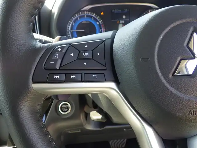 三菱 デリカミニ T プレミアム 千葉県 2025(令7)年 0.1千km ＬグリーンⅡ T　PREMIUM　4WD　9型ディスプレイオーディオ（121/330）　サイドデカール（33440）/e-Assist/・衝突被害軽減ブレーキシステム（FCM）/・車線逸脱警報システム（LDW）/・誤発進抑制機能（前進＆後退時）（UMS）/・レーダークルーズコントロールシステム（ACC）/・オートマチックハイビーム[AHB]/マイパイロット/デジタルインナーミラー/両側パワースライドドア/9インチディスプレイオーディオ/【Bluetooth接続】/【Apple CarPlay　Android Auto対応】/マルチアラウンドモニター/ハーフレザーシート/前席シートヒーター/革巻きステアリング/ステアリングスイッチ/パドルシフト/LEDヘッドライト/フォグライト/ウインカーミラー/コーナーセンサー/純正15インチアルミホイル/サイド/カーテンエアバッグ/キーレスオペレーションシステム