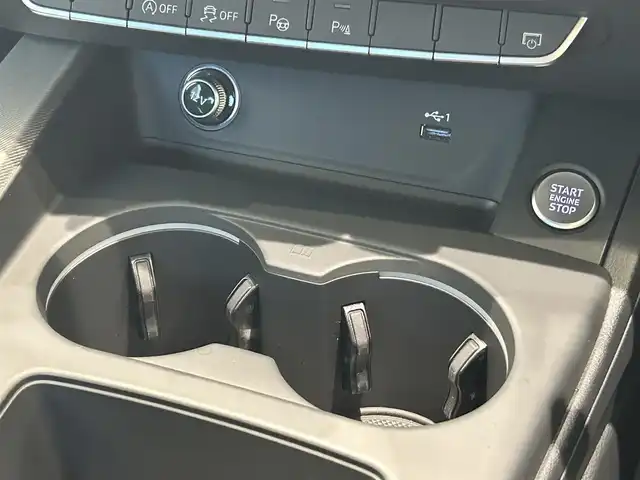 アウディ アウディ Ａ４ 35TFSI アドバンスド 福岡県 2020(令2)年 3万km ミトスブラックメタリック 純正ナビ　/３６０°カメラ　/ＡｐｐｌｅＣａｒＰｌａｙ　/ＡＣＣ　/アクティブレーンアシスト　/サイドアシスト　/前後ソナー　/バーチャルコックピット　/シートヒーター　/ＬＥＤライト　/パドルシフト　/スマートキー