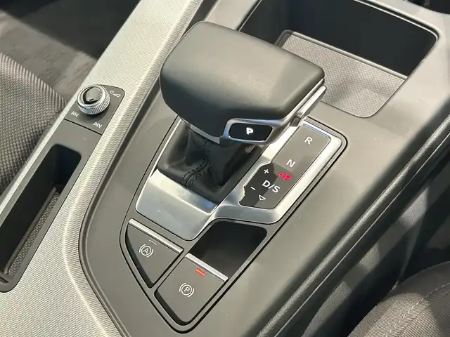 アウディ アウディ Ａ４ 35TFSI アドバンスド 福岡県 2020(令2)年 3万km ミトスブラックメタリック 純正ナビ　/３６０°カメラ　/ＡｐｐｌｅＣａｒＰｌａｙ　/ＡＣＣ　/アクティブレーンアシスト　/サイドアシスト　/前後ソナー　/バーチャルコックピット　/シートヒーター　/ＬＥＤライト　/パドルシフト　/スマートキー