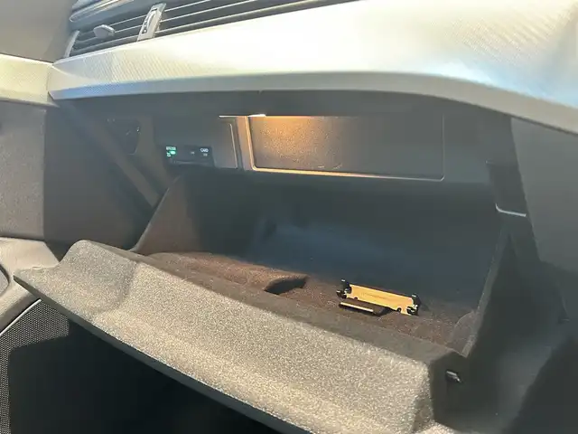 アウディ アウディ Ａ４ 35TFSI アドバンスド 福岡県 2020(令2)年 3万km ミトスブラックメタリック 純正ナビ　/３６０°カメラ　/ＡｐｐｌｅＣａｒＰｌａｙ　/ＡＣＣ　/アクティブレーンアシスト　/サイドアシスト　/前後ソナー　/バーチャルコックピット　/シートヒーター　/ＬＥＤライト　/パドルシフト　/スマートキー