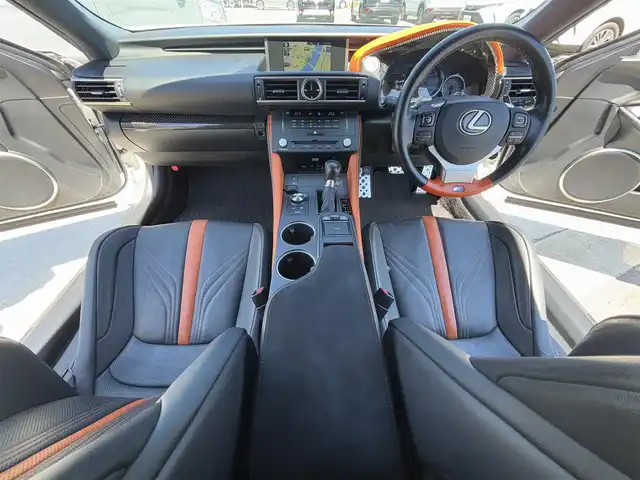 レクサス ＲＣ Ｆ 徳島県 2015(平27)年 9.7万km ホワイトノーヴァガラスフレーク サンルーフ/黒革レザーシート/車高調/パドルシフト/純正ナビ/（Bluetooth/フルセグTV/CD/DVD/FM/AM/AUX/USB）/レーダークルーズコントロール/BSM/パワーシート（D+N席）/シートヒーター（D+N席）/シートベンチレーション（D+N席）/ステアリングヒーター/LEDヘッドライト/純正フロアマット/社外AW【クレンツェ】/ビルトインETC/プッシュスタート/スマートキー