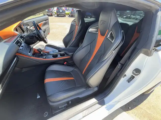 レクサス ＲＣ Ｆ 徳島県 2015(平27)年 9.7万km ホワイトノーヴァガラスフレーク サンルーフ/黒革レザーシート/車高調/パドルシフト/純正ナビ/（Bluetooth/フルセグTV/CD/DVD/FM/AM/AUX/USB）/レーダークルーズコントロール/BSM/パワーシート（D+N席）/シートヒーター（D+N席）/シートベンチレーション（D+N席）/ステアリングヒーター/LEDヘッドライト/純正フロアマット/社外AW【クレンツェ】/ビルトインETC/プッシュスタート/スマートキー