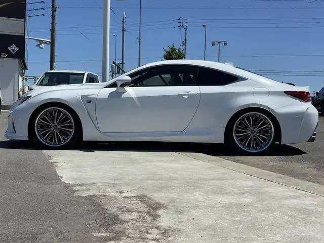 レクサス ＲＣ Ｆ 徳島県 2015(平27)年 9.7万km ホワイトノーヴァガラスフレーク サンルーフ/黒革レザーシート/車高調/パドルシフト/純正ナビ/（Bluetooth/フルセグTV/CD/DVD/FM/AM/AUX/USB）/レーダークルーズコントロール/BSM/パワーシート（D+N席）/シートヒーター（D+N席）/シートベンチレーション（D+N席）/ステアリングヒーター/LEDヘッドライト/純正フロアマット/社外AW【クレンツェ】/ビルトインETC/プッシュスタート/スマートキー