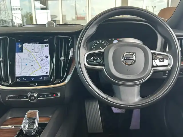 ボルボ Ｖ６０ B5 インスクリプション 茨城県 2022(令4)年 3.2万km 白 HUD/Bowers＆Wilkinsスピーカー/前後ドラレコ/置くだけスマホ充電/クリスタルシフトノブ/クロストラフィックアラート/オートブレーキ/純正ナビ/フルセグTV/360°カメラ