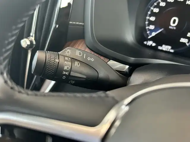 ボルボ Ｖ６０ B5 インスクリプション 茨城県 2022(令4)年 3.2万km 白 HUD/Bowers＆Wilkinsスピーカー/前後ドラレコ/置くだけスマホ充電/クリスタルシフトノブ/クロストラフィックアラート/オートブレーキ/純正ナビ/フルセグTV/360°カメラ
