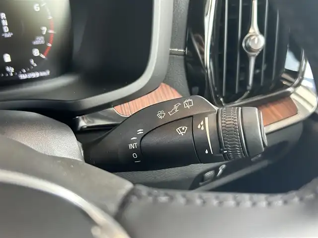 ボルボ Ｖ６０ B5 インスクリプション 茨城県 2022(令4)年 3.2万km 白 HUD/Bowers＆Wilkinsスピーカー/前後ドラレコ/置くだけスマホ充電/クリスタルシフトノブ/クロストラフィックアラート/オートブレーキ/純正ナビ/フルセグTV/360°カメラ
