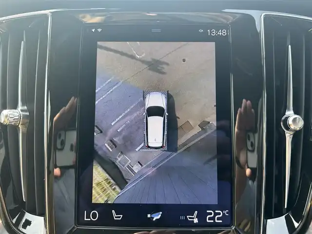 ボルボ Ｖ６０ B5 インスクリプション 茨城県 2022(令4)年 3.2万km 白 HUD/Bowers＆Wilkinsスピーカー/前後ドラレコ/置くだけスマホ充電/クリスタルシフトノブ/クロストラフィックアラート/オートブレーキ/純正ナビ/フルセグTV/360°カメラ