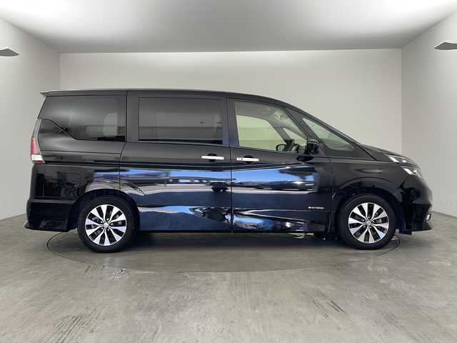 日産 セレナ ハイウェイスターVセレクションⅡ 兵庫県 2019(平31)年 5.4万km ダイヤモンドブラック ・純正ナビ&TV&CD&DVD&SD&BT&SD/・両側パワースライドドア/・ハンズフリースライドドア/・全方位カメラ/・純正フリップダウンモニター/・前方純正ドライブレコーダー/・ビルトインETC/・車線逸脱警報/・エマージェンシーブレーキ/・速度標識警報/・道路標識警報/・クリアランスソナー/・ふらつき警報/・クルーズコントロール/・インテリジェントパーキングアシスト/・後席サンシェード/・後席エアコン/・スマートキー/・取扱説明書/・保証書/・純正フロアマット/・16インチ純正アルミホイール/・LEDヘッドランプ/・ウインカーミラー