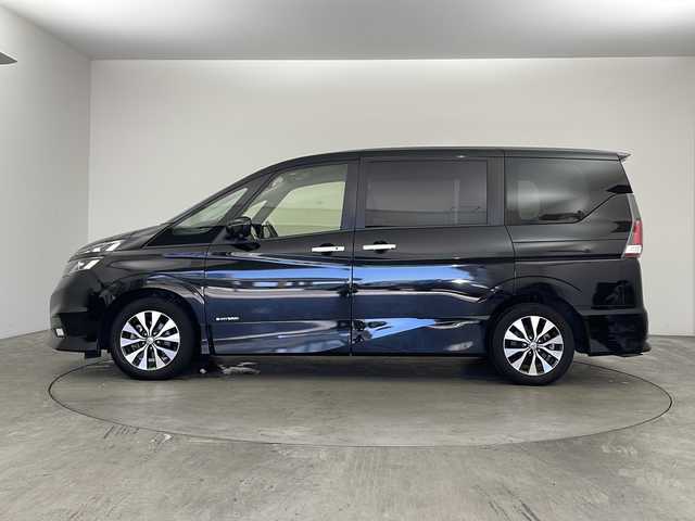 日産 セレナ ハイウェイスターVセレクションⅡ 兵庫県 2019(平31)年 5.4万km ダイヤモンドブラック ・純正ナビ&TV&CD&DVD&SD&BT&SD/・両側パワースライドドア/・ハンズフリースライドドア/・全方位カメラ/・純正フリップダウンモニター/・前方純正ドライブレコーダー/・ビルトインETC/・車線逸脱警報/・エマージェンシーブレーキ/・速度標識警報/・道路標識警報/・クリアランスソナー/・ふらつき警報/・クルーズコントロール/・インテリジェントパーキングアシスト/・後席サンシェード/・後席エアコン/・スマートキー/・取扱説明書/・保証書/・純正フロアマット/・16インチ純正アルミホイール/・LEDヘッドランプ/・ウインカーミラー