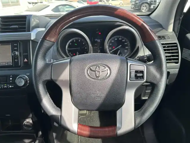 トヨタ ランドクルーザー プラド TX 広島県 2017(平29)年 5.5万km ブラック 純正SDナビ(NSZT-W66T)/　【CD/DVD/SD/BT/DTV】/バックカメラ/バックセンサー/ビルトインETC/オートライト/LEDヘッドライト/フォグランプ/プッシュスタート/純正17インチアルミホイール/純正ドアバイザー/リアプライバシーガラス/純正フロアマット/ウインカーミラー/取扱説明書