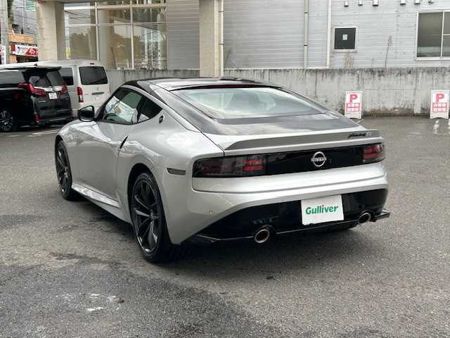 日産 フェアレディ Ｚ バージョンST 宮城県 2024(令6)年 0.5万km ブリリアントシルバー/スーパーブラック 2トーン ワンオーナー/純正メモリナビ/AM/FM/BT/USB/フルセグTV/バックカメラ/ハーフレザーシート/全席パワーシート/全席シートヒーター/ステアリングスイッチ/純正アルミ夏タイヤ19インチ/追従型クルーズコントロール/コーナーセンサー/純正フロアマット/横滑り防止装置/衝突被害軽減システム/LEDライト/ウィンカードアミラー/電動格納ミラー/ETC2.0/ドライブレコーダー/プッシュスタート/保証書・記録簿・取扱説明書