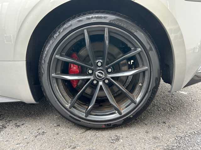 日産 フェアレディ Ｚ バージョンST 宮城県 2024(令6)年 0.5万km ブリリアントシルバー/スーパーブラック 2トーン ワンオーナー/純正メモリナビ/AM/FM/BT/USB/フルセグTV/バックカメラ/ハーフレザーシート/全席パワーシート/全席シートヒーター/ステアリングスイッチ/純正アルミ夏タイヤ19インチ/追従型クルーズコントロール/コーナーセンサー/純正フロアマット/横滑り防止装置/衝突被害軽減システム/LEDライト/ウィンカードアミラー/電動格納ミラー/ETC2.0/ドライブレコーダー/プッシュスタート/保証書・記録簿・取扱説明書