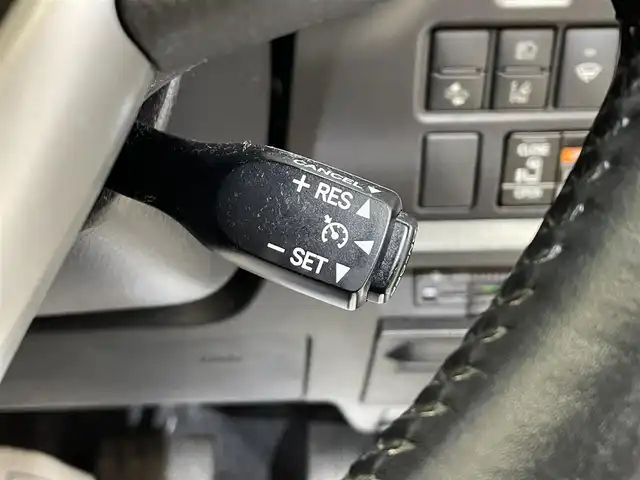 トヨタ エスクァイア Gi 岩手県 2016(平28)年 3.3万km シルバーM ワンオーナー/４WD/寒冷地仕様/後席モニター/両側パワースライドドア/トヨタセーフティセンスC/プリクラッシュセーフティ/レーンディパーチャーアラート/オートマチックハイビーム/先行車発進告知/クルーズコントロール/横滑り防止装置/アイドリングストップ/MTモード付AT/純正１０インチナビ/フルセグTV/TVキャンセラー/バックカメラ/ETC/ドライブレコーダー/合成皮革シート/前席シートヒーター/リアオートエアコン/リアサンシェード/エンジンスターター/LEDヘッドランプ/フォグランプ/純正１５インチアルミホイール