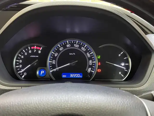 トヨタ エスクァイア Gi 岩手県 2016(平28)年 3.3万km シルバーM ワンオーナー/４WD/寒冷地仕様/後席モニター/両側パワースライドドア/トヨタセーフティセンスC/プリクラッシュセーフティ/レーンディパーチャーアラート/オートマチックハイビーム/先行車発進告知/クルーズコントロール/横滑り防止装置/アイドリングストップ/MTモード付AT/純正１０インチナビ/フルセグTV/TVキャンセラー/バックカメラ/ETC/ドライブレコーダー/合成皮革シート/前席シートヒーター/リアオートエアコン/リアサンシェード/エンジンスターター/LEDヘッドランプ/フォグランプ/純正１５インチアルミホイール