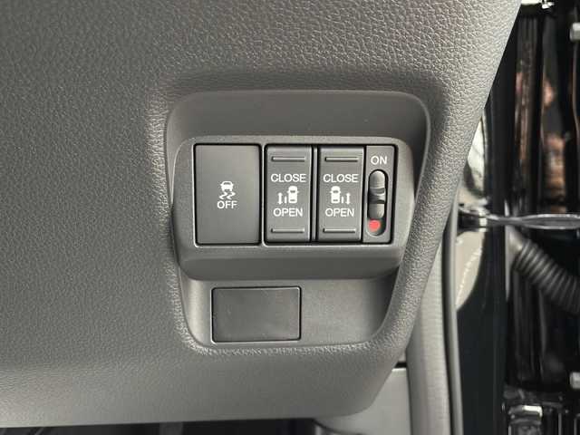 ホンダ フリード ハイブリット e:HEV クロスター 山口県 2025(令7)年 0.1千km クリスタルブラックパール 純正ナビ/・AM/FM/USB/Apple CarPlay/Android Auto/Bluetooth/フルセグテレビ/バックカメラ/ブラインドスポットモニター/純正アルミホイール/ハーフレザーシート/前席シートヒーター/サーキュレーター/USBチャージャー/両側パワースライドドア/スマートキー・スペアキー有/プッシュアップスタート/LEDヘッドランプ/フォグランプ/オートライト/ホンダセンシング/・衝突被害軽減ブレーキ/・追従有クルーズコントロール/・車線維持支援システム/・横滑り防止装置/盗難防止装置/ダブルサイドカーテンエアバッグ/取扱説明書/保証書