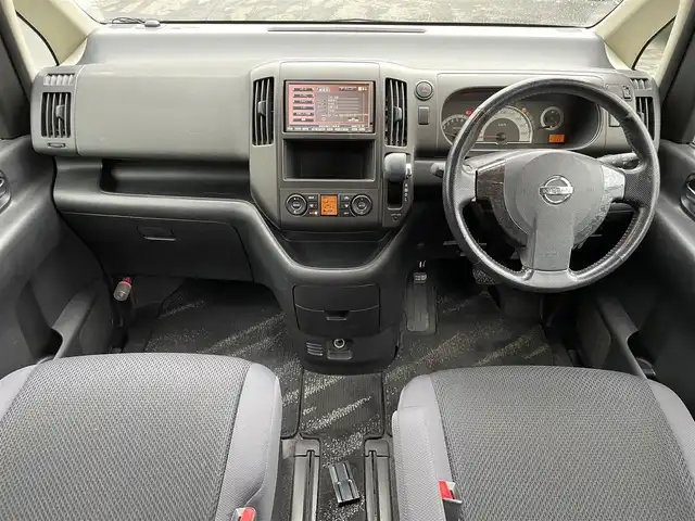 日産 セレナ ライダーS 静岡県 2006(平18)年 11万km ホワイトパール 純正ナビ　/後席モニター　/・ＴＶ　/・ＤＶＤ再生　/・ＣＤ再生　/両側スライドドア　/リモコンキー　/ＥＴＣ　/純正フロアマット　/純正アルミホイール　/電動格納ミラー　/取扱説明書　/保証書