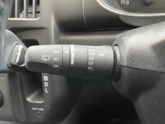 日産 セレナ ライダーS 静岡県 2006(平18)年 11万km ホワイトパール 純正ナビ　/後席モニター　/・ＴＶ　/・ＤＶＤ再生　/・ＣＤ再生　/両側スライドドア　/リモコンキー　/ＥＴＣ　/純正フロアマット　/純正アルミホイール　/電動格納ミラー　/取扱説明書　/保証書