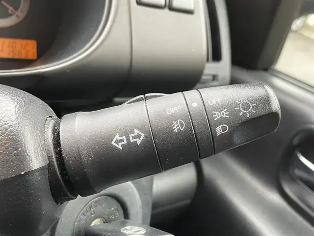 日産 セレナ ライダーS 静岡県 2006(平18)年 11万km ホワイトパール 純正ナビ　/後席モニター　/・ＴＶ　/・ＤＶＤ再生　/・ＣＤ再生　/両側スライドドア　/リモコンキー　/ＥＴＣ　/純正フロアマット　/純正アルミホイール　/電動格納ミラー　/取扱説明書　/保証書