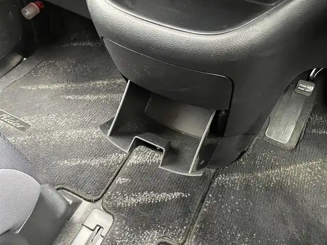 日産 セレナ ライダーS 静岡県 2006(平18)年 11万km ホワイトパール 純正ナビ　/後席モニター　/・ＴＶ　/・ＤＶＤ再生　/・ＣＤ再生　/両側スライドドア　/リモコンキー　/ＥＴＣ　/純正フロアマット　/純正アルミホイール　/電動格納ミラー　/取扱説明書　/保証書