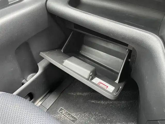 日産 セレナ ライダーS 静岡県 2006(平18)年 11万km ホワイトパール 純正ナビ　/後席モニター　/・ＴＶ　/・ＤＶＤ再生　/・ＣＤ再生　/両側スライドドア　/リモコンキー　/ＥＴＣ　/純正フロアマット　/純正アルミホイール　/電動格納ミラー　/取扱説明書　/保証書