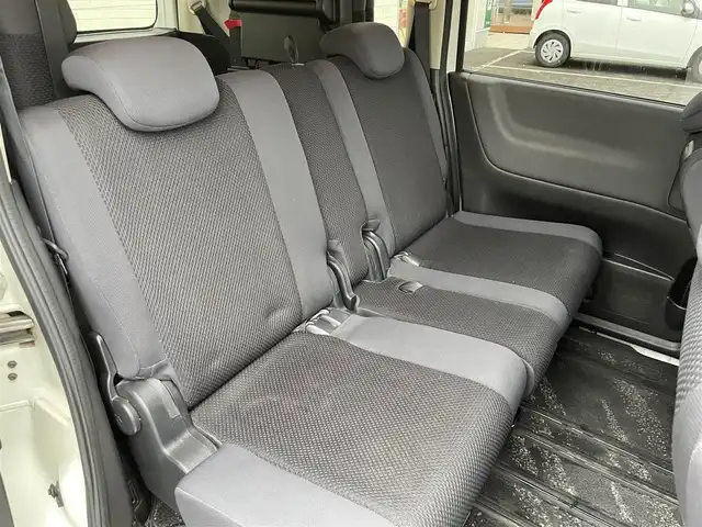 日産 セレナ ライダーS 静岡県 2006(平18)年 11万km ホワイトパール 純正ナビ　/後席モニター　/・ＴＶ　/・ＤＶＤ再生　/・ＣＤ再生　/両側スライドドア　/リモコンキー　/ＥＴＣ　/純正フロアマット　/純正アルミホイール　/電動格納ミラー　/取扱説明書　/保証書