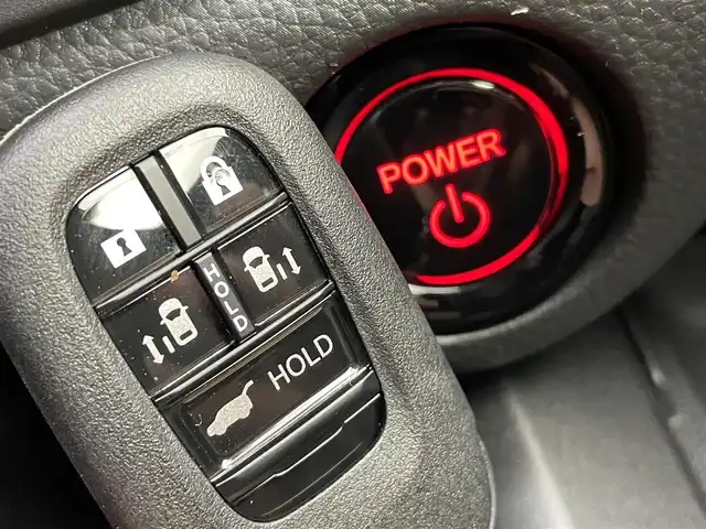 ホンダ ステップワゴン eHEV エアー EX 千葉県 2025(令7)年 0.1千km プラチナホワイトパール 登録済未使用車/・登録時走行距離6km/ホンダセンシング/・衝突軽減ブレーキ/レーンキープアシスト/・レーダークルーズコントロール/オートハイビーム/・ブラインドスポットモニター/クリアランスソナー/11.4インチナビHonda CONNECTナビ/・フルセグ/BT/DVD/CD/USB/カープレイ/バックカメラ/ステアリングスイッチ/パドルシフト/ハーフレザーシート/シートヒーター(D/N席)/両側パワースライドドア/パワーバックドア/LEDヘッドライト/オートライト/フォグライト/スマートキー/プッシュスタート/純正16インチAW