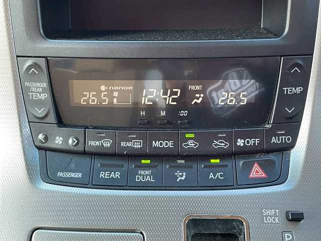 トヨタ アルファード 240G 宮崎県 2012(平24)年 11.1万km ブラック 純正フリップダウンモニター/純正メモリーナビ/フルセグTV：Bluetooth：DVD：CD/バックカメラ/両側パワースライドドア/前席パワーシート/運転席メモリー付きパワーシート/前後ドライブレコーダー/クルーズコントロール/コーナーセンサー/ウッドコンビハンドル/プッシュスタート/スマートキー/ETC/保証書・取扱説明書