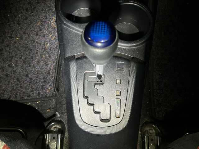 トヨタ アクア S 道央・札幌 2015(平27)年 8.2万km ダークバイオレットマイカメタリック 純正ナビ（AM/FM/CD/DVD/SD/TVフルセグ/BT）/ドライブレコーダー前後/バックカメラ/ETC/オートエアコン/シートヒーター（前席）/横滑り防止装置/エコモード/EVモード/nanoe搭載/プッシュスタート/電動格納ミラー/オートライト/ISOFIX