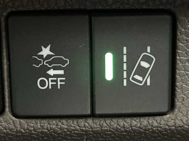 ホンダ フリード G ホンダセンシング 大阪府 2020(令2)年 5.2万km クリスタルブラックパール ホンダセンシング/　・衝突軽減ブレーキ/　・誤発進抑制機能/　・後方誤発進抑制機能/　・路外逸脱抑制機能/　・アダプティブ・クルーズ・コントロール/　・車線維持支援システム/　・先行車発進お知らせ機能/　・標識認識機能/社外ナビ/　（Bluetooth/CD）/フルセグTV/バックカメラ/両側パワースライドドア/シートヒーター/オートライト/純正フロアマット/スマートキー/ETC