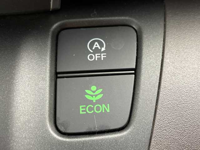 ホンダ フリード G ホンダセンシング 大阪府 2020(令2)年 5.2万km クリスタルブラックパール ホンダセンシング/　・衝突軽減ブレーキ/　・誤発進抑制機能/　・後方誤発進抑制機能/　・路外逸脱抑制機能/　・アダプティブ・クルーズ・コントロール/　・車線維持支援システム/　・先行車発進お知らせ機能/　・標識認識機能/社外ナビ/　（Bluetooth/CD）/フルセグTV/バックカメラ/両側パワースライドドア/シートヒーター/オートライト/純正フロアマット/スマートキー/ETC