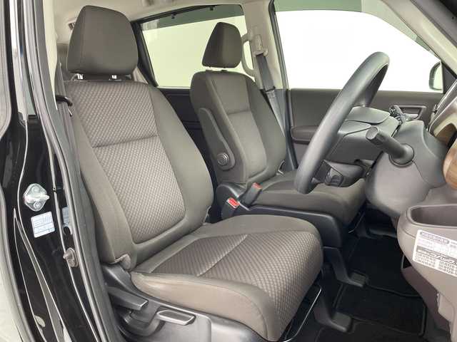 ホンダ フリード G ホンダセンシング 大阪府 2020(令2)年 5.2万km クリスタルブラックパール ホンダセンシング/　・衝突軽減ブレーキ/　・誤発進抑制機能/　・後方誤発進抑制機能/　・路外逸脱抑制機能/　・アダプティブ・クルーズ・コントロール/　・車線維持支援システム/　・先行車発進お知らせ機能/　・標識認識機能/社外ナビ/　（Bluetooth/CD）/フルセグTV/バックカメラ/両側パワースライドドア/シートヒーター/オートライト/純正フロアマット/スマートキー/ETC