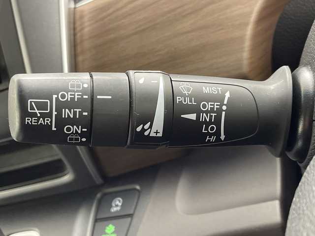 ホンダ フリード G ホンダセンシング 大阪府 2020(令2)年 5.2万km クリスタルブラックパール ホンダセンシング/　・衝突軽減ブレーキ/　・誤発進抑制機能/　・後方誤発進抑制機能/　・路外逸脱抑制機能/　・アダプティブ・クルーズ・コントロール/　・車線維持支援システム/　・先行車発進お知らせ機能/　・標識認識機能/社外ナビ/　（Bluetooth/CD）/フルセグTV/バックカメラ/両側パワースライドドア/シートヒーター/オートライト/純正フロアマット/スマートキー/ETC