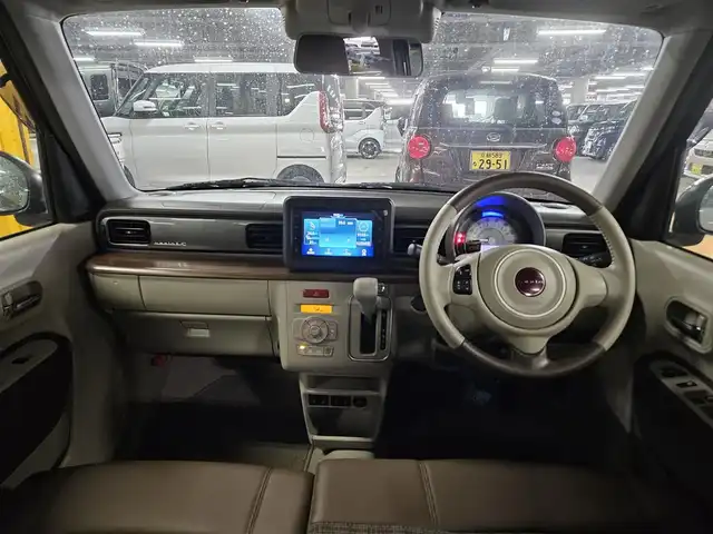 スズキ ラパン ＬＣ X 長崎県 2023(令5)年 2.3万km フォーンベージュメタリック/アーバンブラウン 2トーン 純正MOPディスプレイオーディオ/バックカメラ/セーフティサポート/・衝突被害軽減ブレーキ/・後退時ブレーキサポート/・車線逸脱警報/・前後誤発進抑制機能/・ハイビームアシスト/・標識認識機能/・リアパーキングセンサー/LEDヘッドランプ/革巻きステアリング/ステアリングスイッチ/ハーフレザーシート/前席シートヒーター/純正14インチアルミホイール/スマートキー/プッシュエンジンスタート/禁煙車