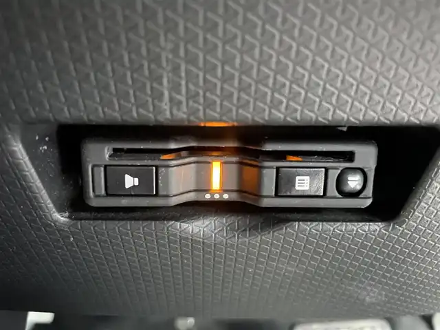 ダイハツ タント カスタム X 鹿児島県 2019(令1)年 2.7万km パールブラック 純正SDナビゲーション（NMZK-W71D）/　AM/FM/CD/DVD/BT/TV/全方位カメラ/両側パワースライドドア/スマートアシスト/・衝突回避支援ブレーキ機能/・コーナーセンサー/・車線逸脱警報/LEDヘッドライト/フォグランプ/ドライブレコーダー/ETC車載器/オートライト/アイドリングストップ/ブラック合皮/ファブリックコンビシート/純正14インチアルミ/ABS/横滑り防止装置/スマートキー/プッシュスタート