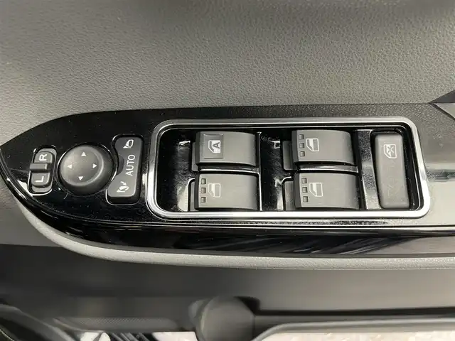 ダイハツ タント カスタム X 鹿児島県 2019(令1)年 2.7万km パールブラック 純正SDナビゲーション（NMZK-W71D）/　AM/FM/CD/DVD/BT/TV/全方位カメラ/両側パワースライドドア/スマートアシスト/・衝突回避支援ブレーキ機能/・コーナーセンサー/・車線逸脱警報/LEDヘッドライト/フォグランプ/ドライブレコーダー/ETC車載器/オートライト/アイドリングストップ/ブラック合皮/ファブリックコンビシート/純正14インチアルミ/ABS/横滑り防止装置/スマートキー/プッシュスタート