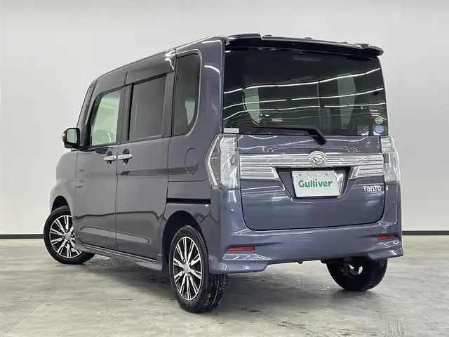 ダイハツ タント カスタム X トップED SA Ⅲ 長崎県 2017(平29)年 3.9万km メテオライトグレーイリュージョナルP 純正7インチナビ　（NSZN‐W68D）/・フルセグTV　CD/DVD/SD/Bluetooth/スマートアシストIII/・衝突警報機能/・衝突回避支援ブレーキ機能/・誤発進抑制制御機能（前方・後方）/・車線逸脱警報機能/・先行車発進お知らせ機能/・オートハイビーム/横滑り防止/片側パワースライドドア/プッシュスタート/バックカメラ/ステアリングスイッチ/アイドリングストップ/前後ドライブレコーダー/D席シートヒーター/純正フロアマット/純正14インチAW/純正ドアバイザー/取扱説明書/保証書
