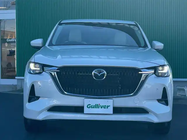 マツダ ＣＸ－６０ XD HV プレミアムモダン 宮城県 2023(令5)年 3.4万km ロジウムホワイトプレミアムメタリック 4WD/パノラマサンルーフ/スマートブレーキサポート/誤発進抑制制御/車線逸脱警報システム/降車支援機能付ブラインドスポットモニタリング/レーンキープアシストシステム/緊急時車線維持支援システム/接近車両検知（前側方/後側方）/ドライバー異常時対応システム/レーダークルーズコントロール/クルージングトラフィックサポート/BOSEサウンドシステム/360度ビューモニター/ヘッドアップディスプレイ/純正ナビ/・Bluetooth/・フルセグTV/・AppleCarPlay/AndroidAuto/・HDMI/ビルトインETC/ドライブレコーダー/ワイヤレス充電/AC100V/1500W電源/ハンズフリーパワーバックドア/レザーシート/シートヒーター/ベンチレーション/パワーシート（運転席メモリー機能付）/革巻きステアリング/パドルシフト/電動パーキングブレーキ/ブレーキホールド/アダプティブLEDヘッドランプ/オートライト/スマートキー＆プッシュスタート/電動格納ミラー/純正20インチAW/フロアマット/ドアバイザー