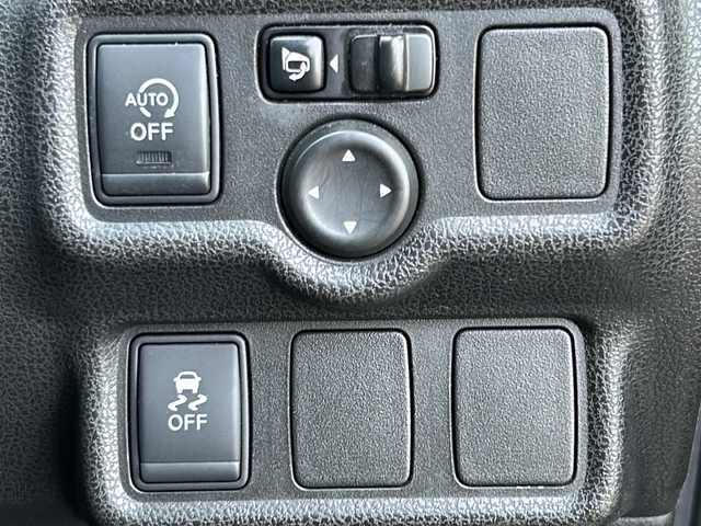 日産 ノート ニスモ 静岡県 2015(平27)年 12万km ブリリアントホワイトパール 純正ナビ　/フルセグＴＶ　/バックカメラ　/ＥＴＣ　/純正１６アルミホイール　/ＬＥＤヘッドライト /スマートキー /プッシュスタート /アイドリングストップ　/横滑り防止装置 /ECO/オートライト /フォグランプ