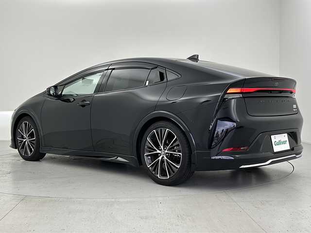 トヨタ プリウス Z 愛知県 2023(令5)年 1.1万km アティチュードブラックマイカ 禁煙車/純正12.3インチディスプレイオーディオ/フルセグTV/Bluetooth/全方位カメラ/バックカメラ/ブラインドスポットモニター/ビルトインETC2.0/衝突被害軽減システム/クリアランスソナー/パーキングアシスト/レーンキープアシスト/横滑り防止装置/レーダークルーズコントロール/LEDヘッドライト/フォグランプ/オートライト/オートマチックハイビーム/合皮シート/前席シートヒーター/前席エアシート/運転席パワーシート/運転席シートメモリ/パワーバックドア/ワイヤレス充電/エンジンスタートボタン/スマートキー/純正フロアマット/純正19インチアルミホイール/MODELLISTA製エアロ(フロント、サイド、リア)