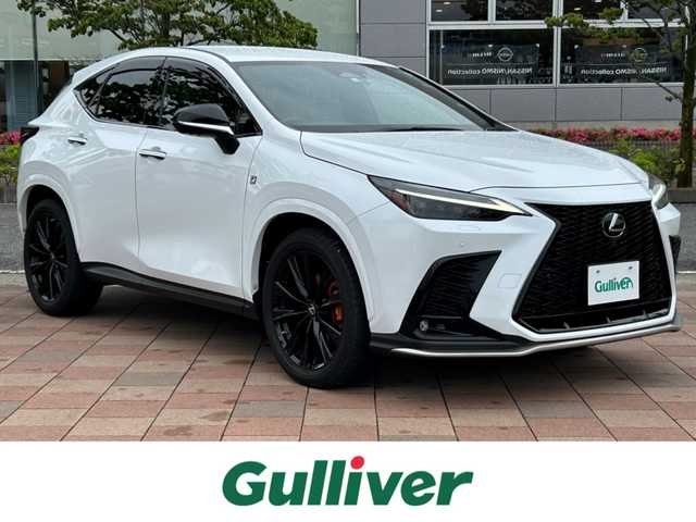 レクサス ＮＸ 350h Fスポーツ 福島県 2022(令4)年 1.8万km ホワイトノーヴァガラスフレーク 純正ナビ付ディスプレイオーディオ/【フルセグTV/BT/USB/Miracast/AM/FM】/赤黒レザーシート/前席シートヒーター/前席エアシート/全席パワーシート/アラウンドビューモニター/LEDヘッドライト/フォグランプ/ビルトインETC2.0/社外前後ドライブレコーダー/Lexus Safety System +/・プリクラッシュセーフティ/・レーントレーシングアシスト/・プロアクティブドライビングアシスト/・ロードサインアシスト/・レーダークルーズコントロール/・アダプティブハイビームシステム/ブラインドスポットモニター/クリアランスソナー/電動リアゲート/本革ステアリング/ステアリングヒーター/電動パーキング/ホールド/純正ドアバイザー/純正フロアマット/AC100Vコンセント/保証・取説/スペアキー/カードキー/純正黒AW20インチ装着