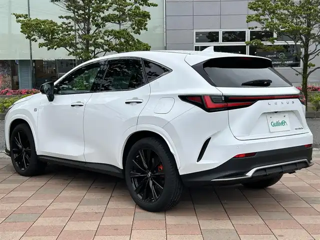 レクサス ＮＸ 350h Fスポーツ 福島県 2022(令4)年 1.8万km ホワイトノーヴァガラスフレーク 純正ナビ付ディスプレイオーディオ/【フルセグTV/BT/USB/Miracast/AM/FM】/赤黒レザーシート/前席シートヒーター/前席エアシート/全席パワーシート/アラウンドビューモニター/LEDヘッドライト/フォグランプ/ビルトインETC2.0/社外前後ドライブレコーダー/Lexus Safety System +/・プリクラッシュセーフティ/・レーントレーシングアシスト/・プロアクティブドライビングアシスト/・ロードサインアシスト/・レーダークルーズコントロール/・アダプティブハイビームシステム/ブラインドスポットモニター/クリアランスソナー/電動リアゲート/本革ステアリング/ステアリングヒーター/電動パーキング/ホールド/純正ドアバイザー/純正フロアマット/AC100Vコンセント/保証・取説/スペアキー/カードキー/純正黒AW20インチ装着