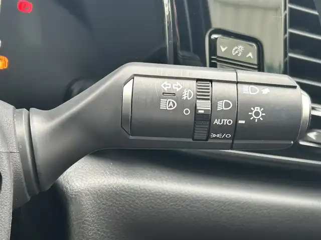 レクサス ＮＸ 350h Fスポーツ 福島県 2022(令4)年 1.8万km ホワイトノーヴァガラスフレーク 純正ナビ付ディスプレイオーディオ/【フルセグTV/BT/USB/Miracast/AM/FM】/赤黒レザーシート/前席シートヒーター/前席エアシート/全席パワーシート/アラウンドビューモニター/LEDヘッドライト/フォグランプ/ビルトインETC2.0/社外前後ドライブレコーダー/Lexus Safety System +/・プリクラッシュセーフティ/・レーントレーシングアシスト/・プロアクティブドライビングアシスト/・ロードサインアシスト/・レーダークルーズコントロール/・アダプティブハイビームシステム/ブラインドスポットモニター/クリアランスソナー/電動リアゲート/本革ステアリング/ステアリングヒーター/電動パーキング/ホールド/純正ドアバイザー/純正フロアマット/AC100Vコンセント/保証・取説/スペアキー/カードキー/純正黒AW20インチ装着