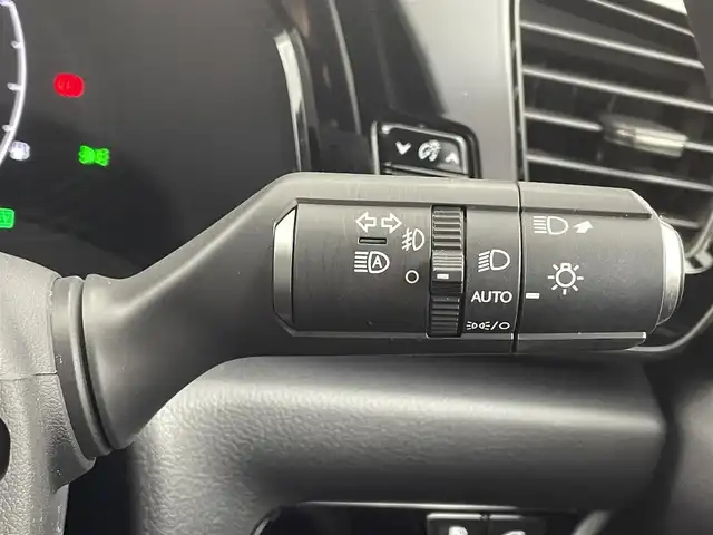 レクサス ＮＸ 350h Fスポーツ 大阪府 2022(令4)年 1.8万km ホワイトノーヴァガラスフレーク Lexus Safety System +/・プリクラッシュセーフティ/・レーントレーシングアシスト/・プロアクティブドライビングアシスト/・ロードサインアシスト/・レーダークルーズコントロール/・アダプティブハイビームシステム/純正ナビ付ディスプレイオーディオ/(フルセグTV/BT/USB/Miracast/AM/FM)/赤黒レザーシート/前席シートヒーター/前席エアシート/全席パワーシート/アラウンドビューモニター/LEDヘッドライト/フォグランプ/ビルトインETC2.0/社外前後ドライブレコーダー/ブラインドスポットモニター/クリアランスソナー/電動リアゲート/本革ステアリング/ステアリングヒーター/電動パーキング/ホールド/純正ドアバイザー/純正フロアマット/AC100Vコンセント/スペアキー/カードキー/純正黒AW20インチ