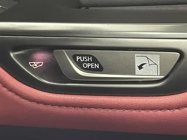 レクサス ＮＸ 350h Fスポーツ 大阪府 2022(令4)年 1.8万km ホワイトノーヴァガラスフレーク Lexus Safety System +/・プリクラッシュセーフティ/・レーントレーシングアシスト/・プロアクティブドライビングアシスト/・ロードサインアシスト/・レーダークルーズコントロール/・アダプティブハイビームシステム/純正ナビ付ディスプレイオーディオ/(フルセグTV/BT/USB/Miracast/AM/FM)/赤黒レザーシート/前席シートヒーター/前席エアシート/全席パワーシート/アラウンドビューモニター/LEDヘッドライト/フォグランプ/ビルトインETC2.0/社外前後ドライブレコーダー/ブラインドスポットモニター/クリアランスソナー/電動リアゲート/本革ステアリング/ステアリングヒーター/電動パーキング/ホールド/純正ドアバイザー/純正フロアマット/AC100Vコンセント/スペアキー/カードキー/純正黒AW20インチ